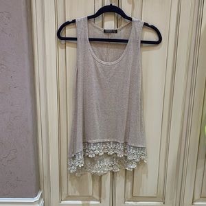 Cream tank top XS/S with bottom lace detail